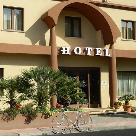 Hotel Le Palme Gioia Tauro Exteriör bild