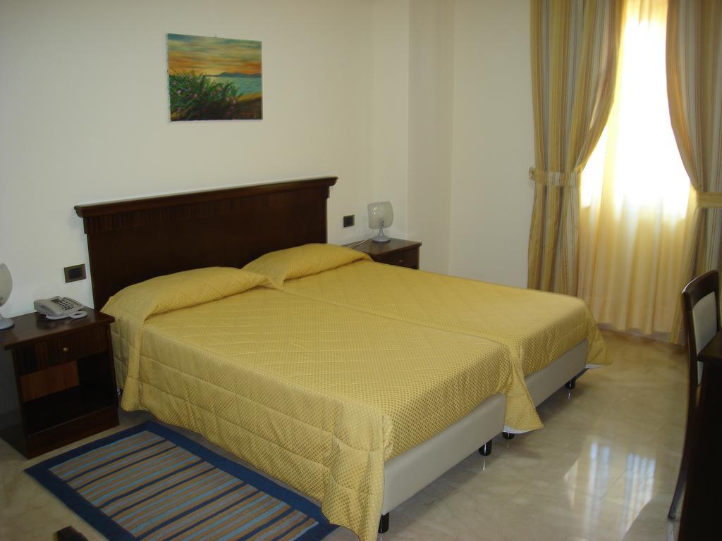 Hotel Le Palme Gioia Tauro Exteriör bild