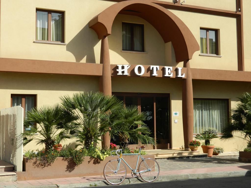 Hotel Le Palme Gioia Tauro Exteriör bild