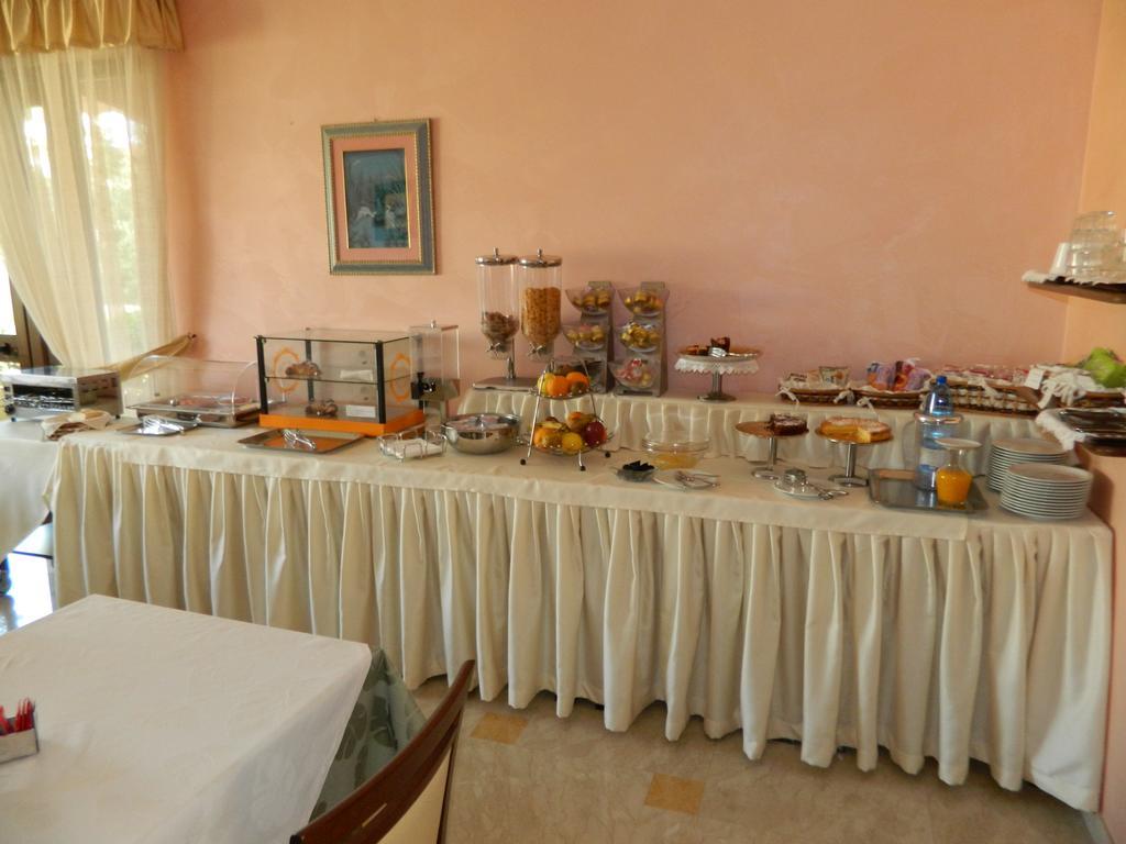 Hotel Le Palme Gioia Tauro Exteriör bild