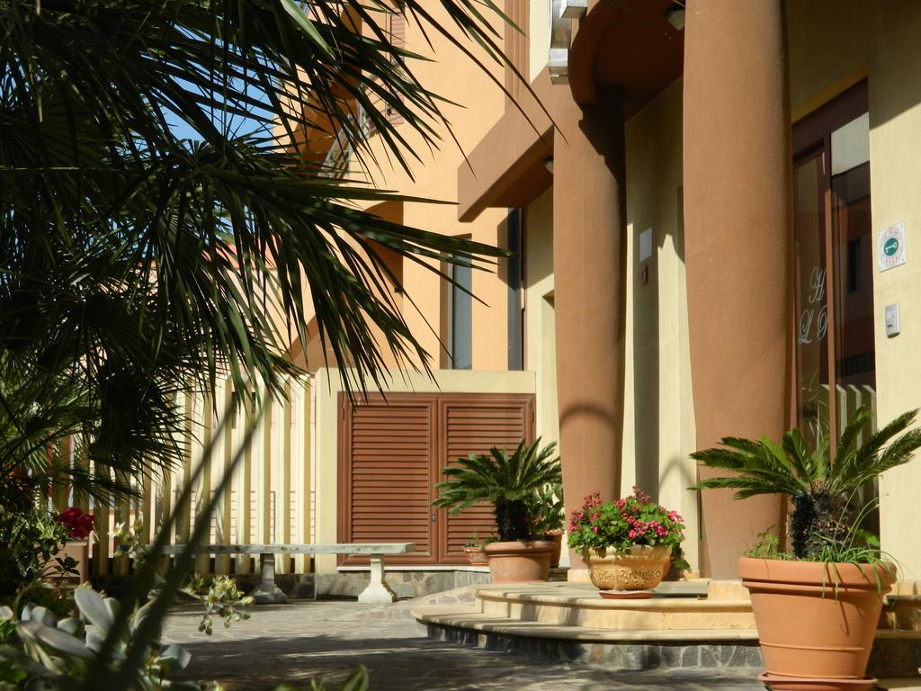 Hotel Le Palme Gioia Tauro Exteriör bild