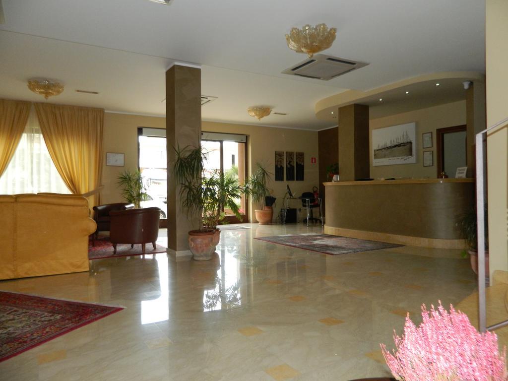 Hotel Le Palme Gioia Tauro Exteriör bild