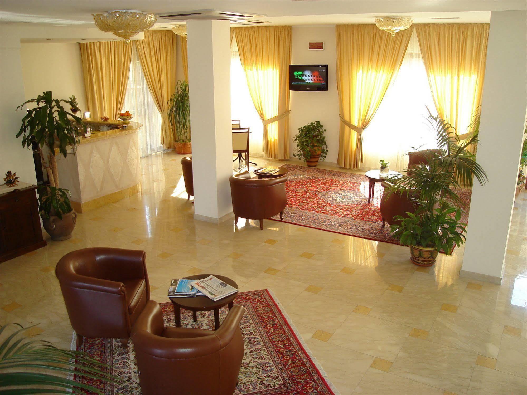 Hotel Le Palme Gioia Tauro Exteriör bild